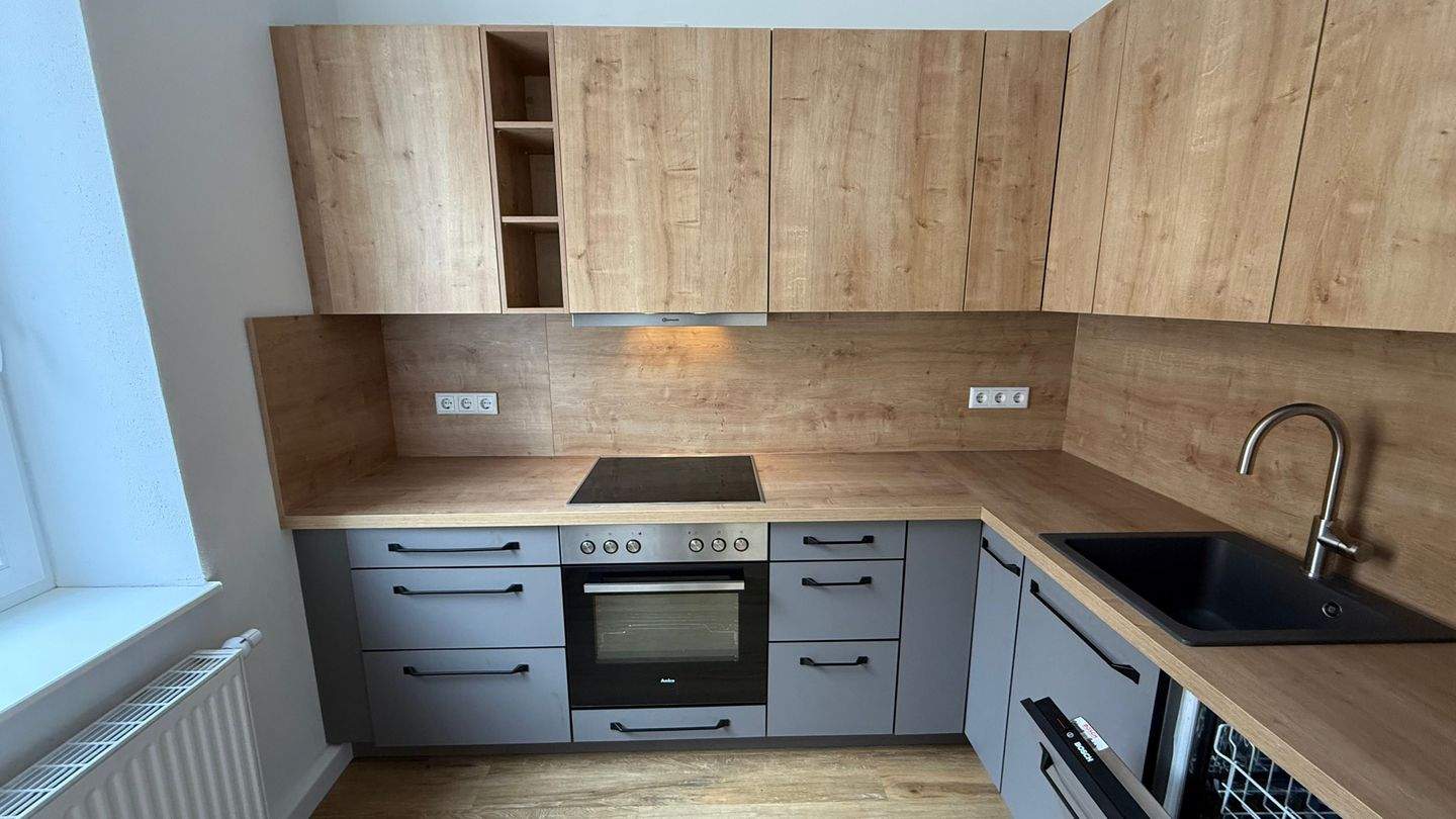 EBK *** 1. OG - Balkon* moderne Fliesen* tolles Laminat* Citynah ! – Chemnitz – Vorschaubild 2