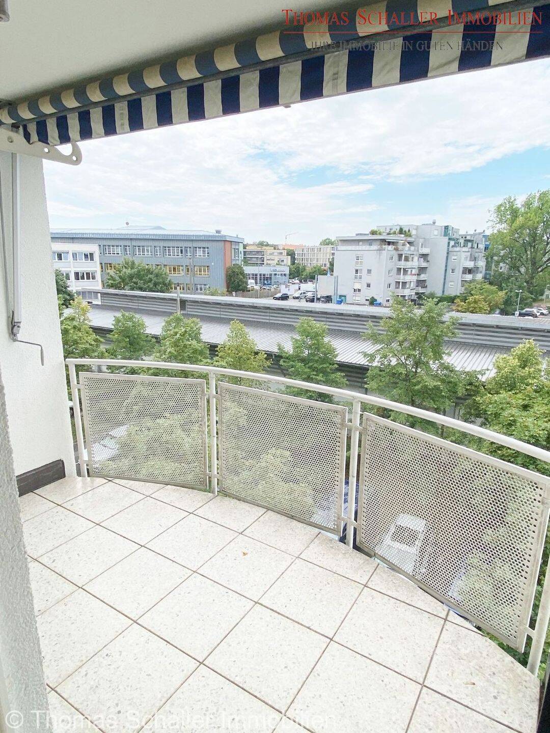 Top 3 Zimmer-Wohnung mit 93 m², EBK , Süd-Balkon, Aufzug und KFZ-Stellplatz in Nürnberg Nord – Nürnberg – Vorschaubild 5