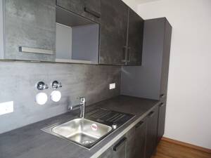 Modern & Charmant: 2 Zimmer + Süd-West-Balkon, Einbauküche, Neubauausstattung, Walk-In-Dusche,Aufzug – 60528 Frankfurt am Main – Vorschaubild 9