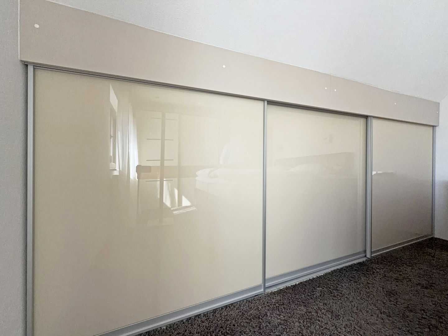 Doppelt wohnen, einfach glücklich. 2 Wohnungen. 6 Zimmer auf 163 m². Gartenoase. Terrassen. Garagen. – Aldingen – Vorschaubild 7