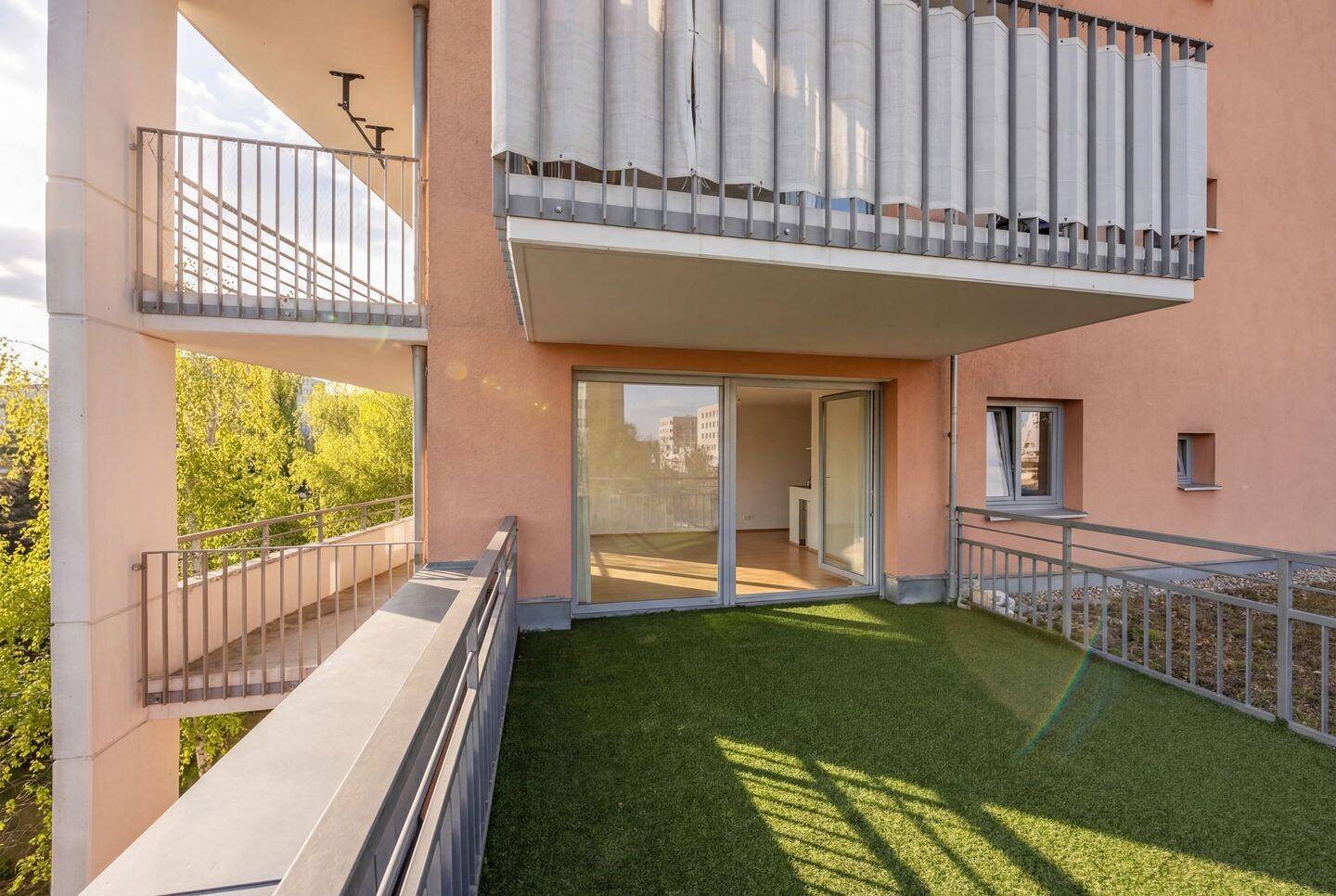Moderne Wohnung mit Dachterrasse und großer Loggia – München – Vorschaubild 5