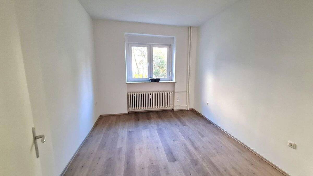 Schöne Erdgeschosswohnung (3ZiDKB) mit schönem Bad und mit Balkon, Karl-Lehr-Str. 163, Duisburg – 47057 Duisburg – Bild 1 von 6