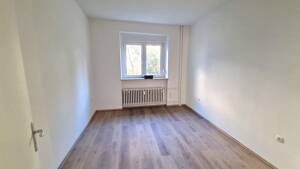 Schöne Erdgeschosswohnung (3ZiDKB) mit schönem Bad und mit Balkon, Karl-Lehr-Str. 163, Duisburg