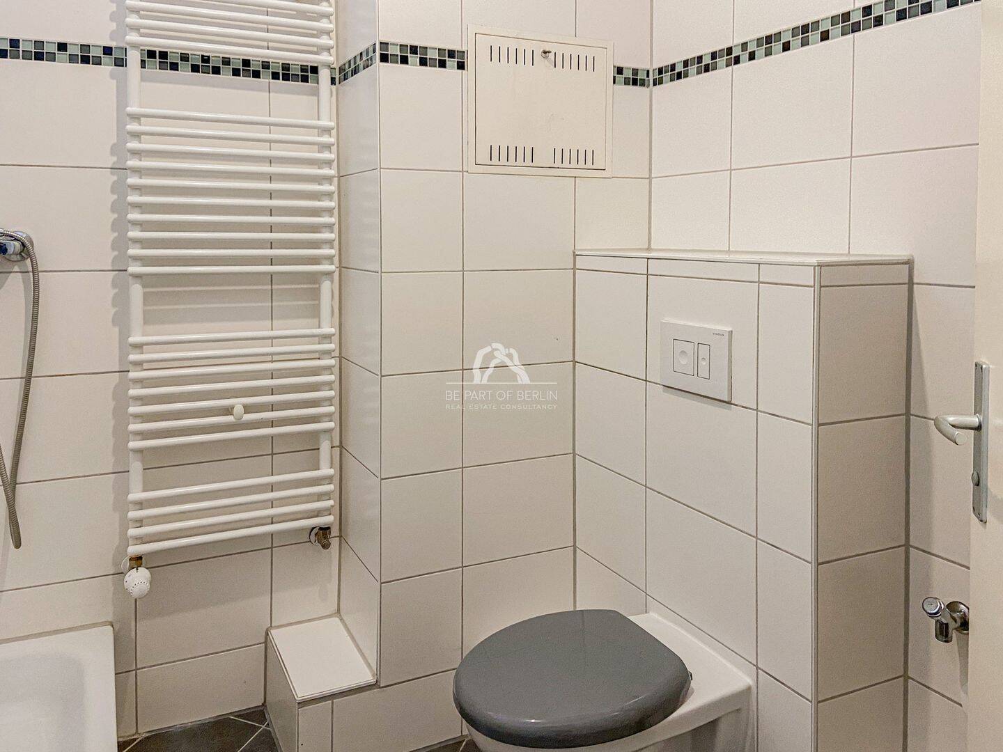 KLASSISCH SCHÖNE UND GEPFLEGTE ALTBAUWOHNUNG IN ERSTKLASSIGER LAGE AM REUTERPLATZ! PROVISIONSFREI! – Berlin – Vorschaubild 9
