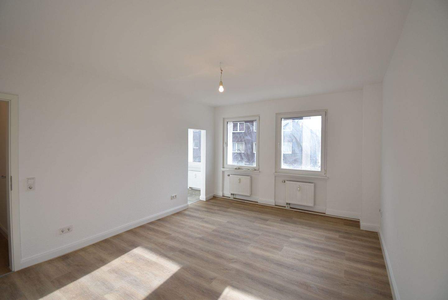 Singles aufgepasst! Renoviertes Apartment in DU-Meiderich – Duisburg – Bild 1 von 4