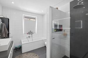 Moderne Wohnung auf zwei Ebenen mit eigenem Gartenbereich und Energieklasse A+ – 22043 Hamburg – Vorschaubild 9