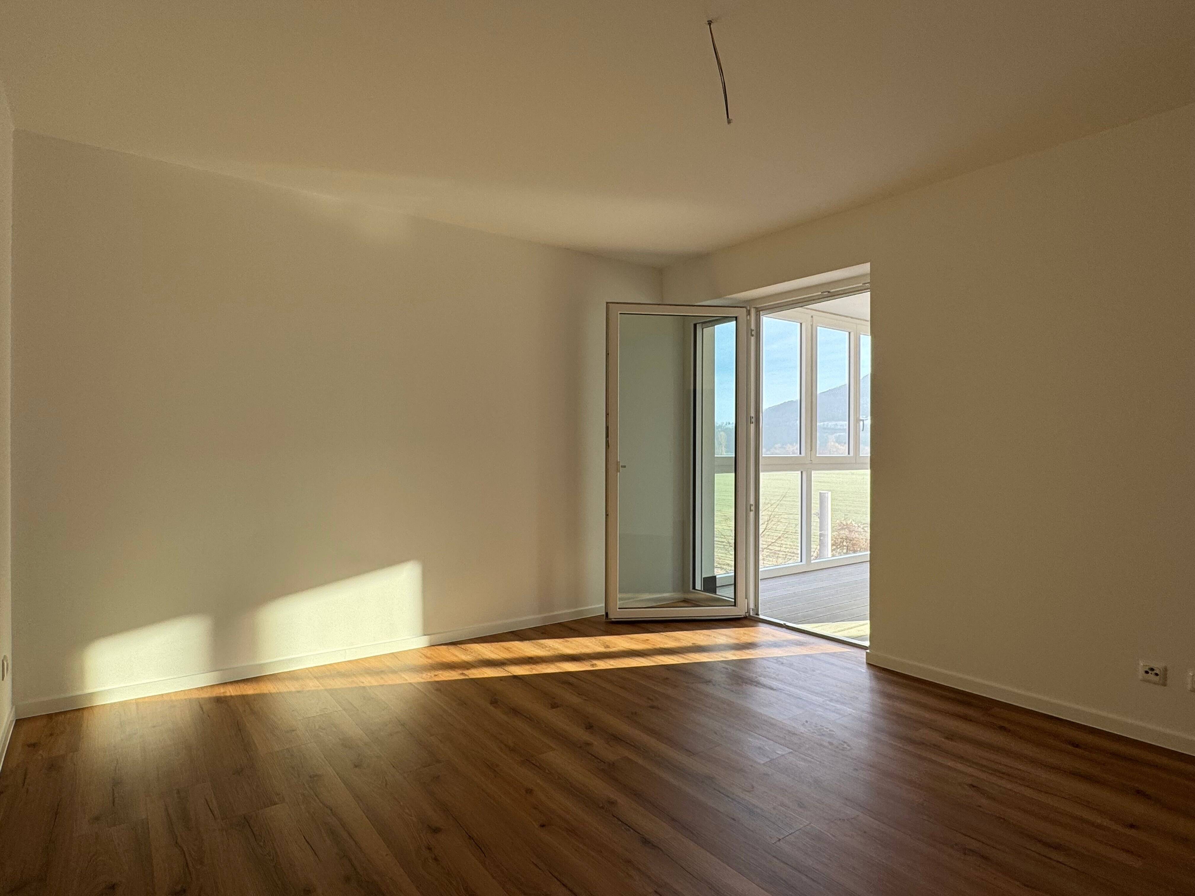 Erstbezug - 4 Raum-Wohnung 3-4 OG, Wintergarten,BadewanneDusche