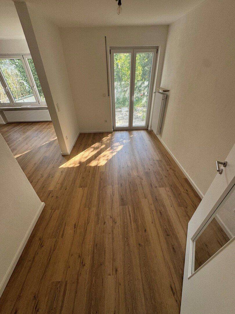 neu sanierte Wohnung im Hochparterre mit privater, grüner uneinsehbarer Gartenoase – München – Vorschaubild 5
