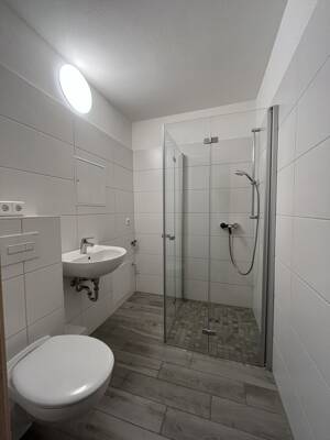 Sanierte 1-Raum-Wohnung mit bodengleicher Dusche und Balkon – 7549 Gera – Vorschaubild 4