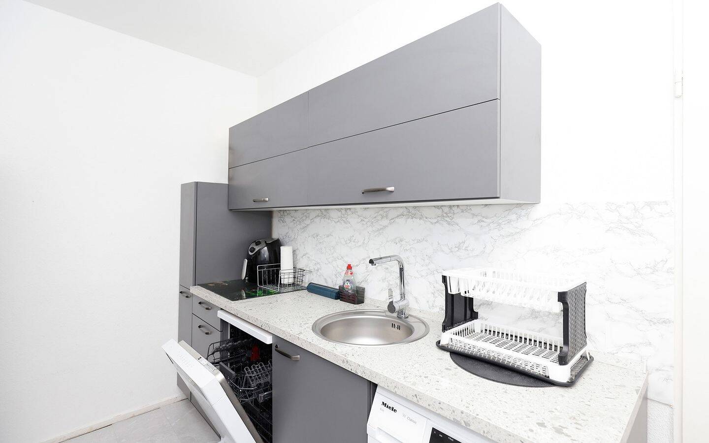 Helle ca. 68m² 2-Zimmer-Wohnung! Sofort bezugsfrei! Perfekter Schnitt! Westbalkon! Stellplatz! – Berlin – Vorschaubild 6