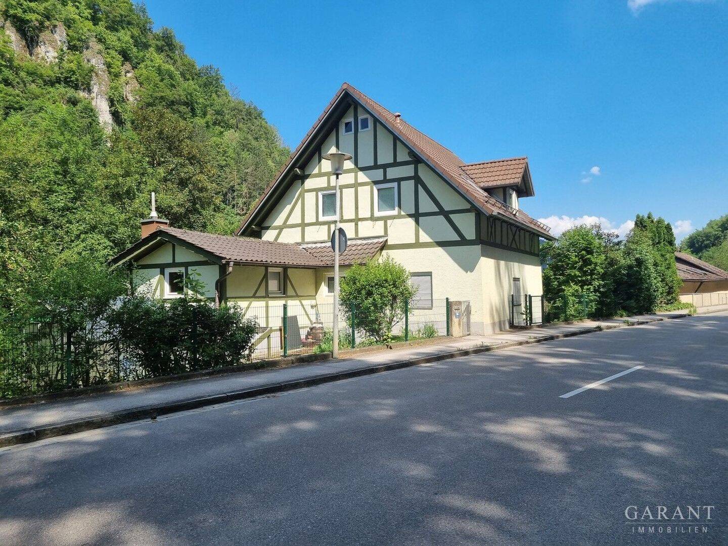 "Nicht perfekt" - aber voller Charakter. Ein Natursteinhaus mit Geschichte und vielen Möglichkeiten