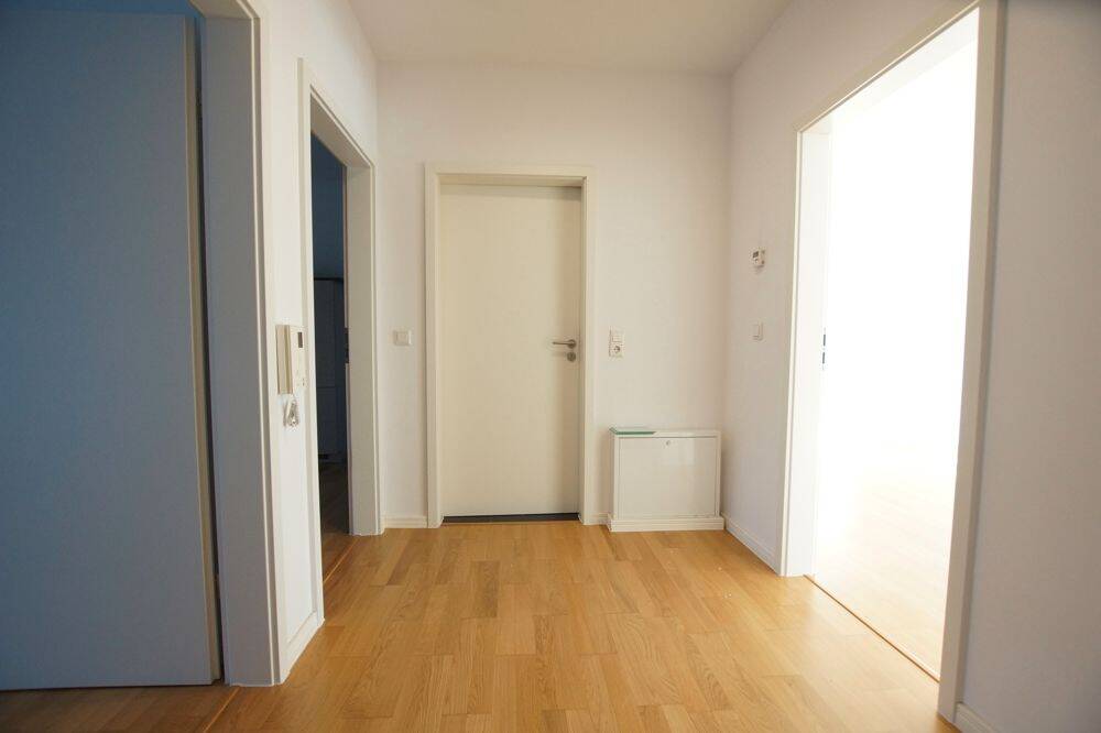 Moderne und großzügige 5 Zimmer-Wohnung über zwei Etagen mit separatem Eingang und Einbauküche – Düsseldorf – Vorschaubild 8