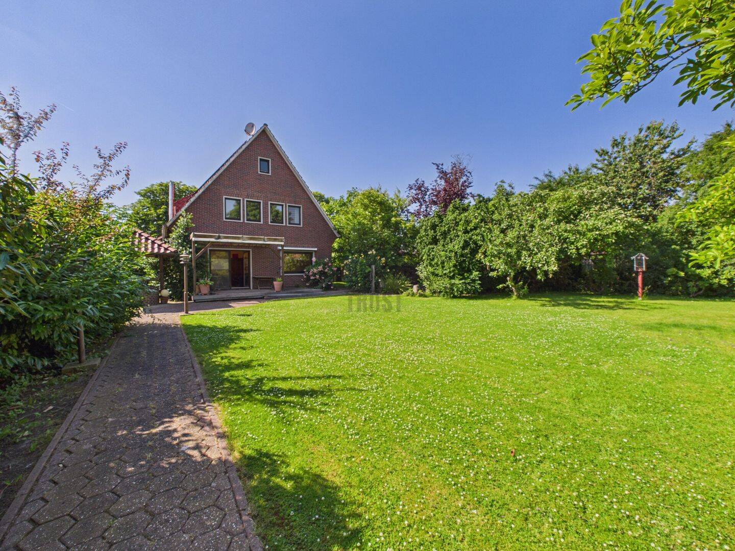 WOHNEN, ARBEITEN UND GASTRO VEREINT - ANWESEN MIT PV-ANLAGE, EINLIEGERWOHNUNG, BIERGARTEN & HALLEN – Butjadingen – Vorschaubild 3