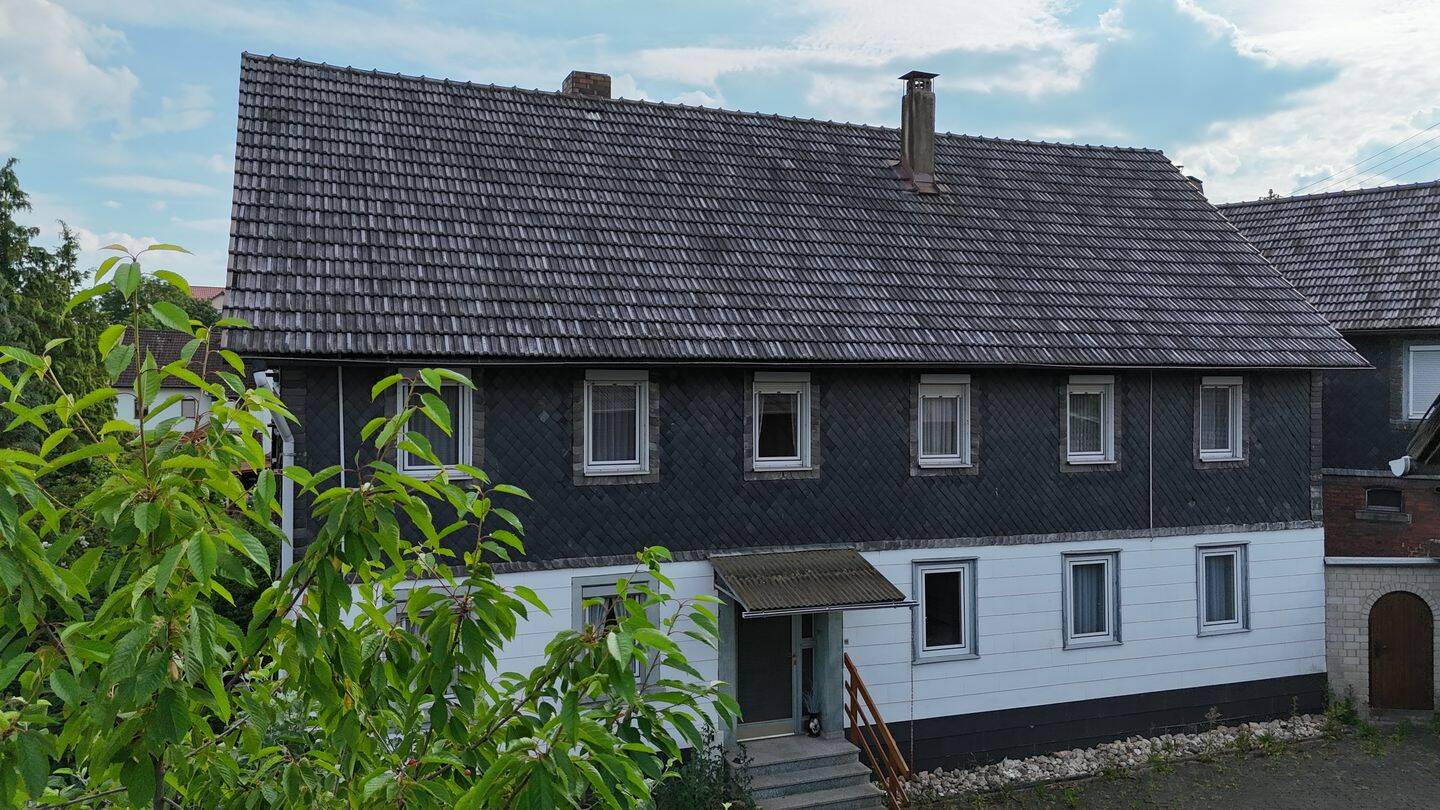 Projekt Traumhaus: Historisches Zweifamilienhaus mit gigantischem Potenzial in 96342 Stockheim-Burggrub! – Stockheim – Vorschaubild 3