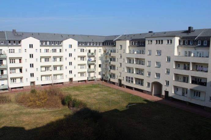 3-Raum-Wohnung mit Balkon zum schönen Innenhof mit Spielplatz – Chemnitz – Vorschaubild 4