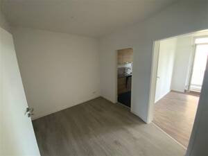 Helle 3-Zimmer-Wohnung mit 2 Balkonen, Einbauküche und Wannenbad in Schwachhhausen nahe Gete – 28211 Bremen – Vorschaubild 6
