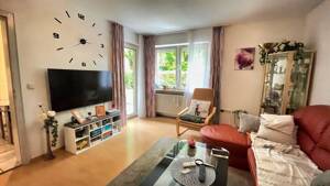 Wohnen mit Gartenflair: Helle Erdgeschosswohnung in beliebter Wohnlage mit Sonnenterrasse und eigenem Gartenanteil – 85435 Erding – Vorschaubild 2