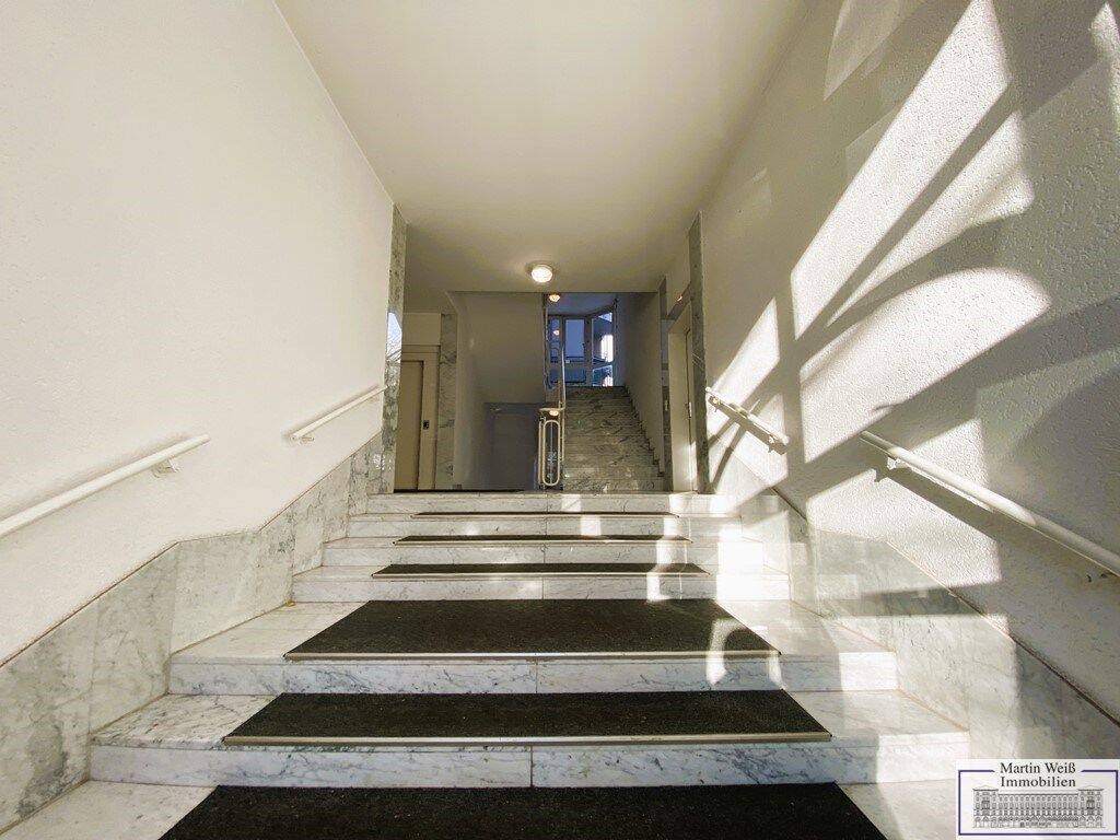 Zwischen Englischem Garten und der Isar gelegen: 4-Zimmer-Maisonette-Wohnung mit Süd-Balkon und DT – München – Vorschaubild 2