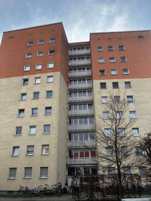 Hello 2 Zimmer-Wohnung mit Einbauküche!