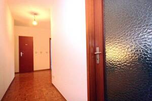 helle, großzügig geschnittene 3-Zimmer-Mietwohnung mit Einbauküche, großer Loggia und Garage in ruhiger und beliebter Wohnlage von LU-Oggersheim – 67071 Ludwigshafen am Rhein – Vorschaubild 6