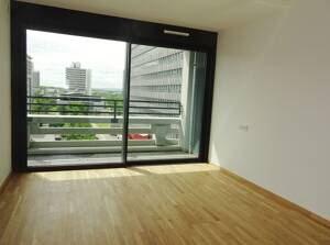 Modern & Charmant: 2 Zimmer + Süd-West-Balkon, Einbauküche, Neubauausstattung, Walk-In-Dusche,Aufzug – 60528 Frankfurt am Main – Vorschaubild 6