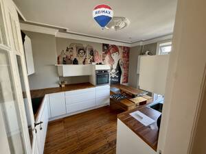 Hochwertige 2-Zimmer-Wohnung im Dachgeschoss mit ruhigem Wohnambiente!!