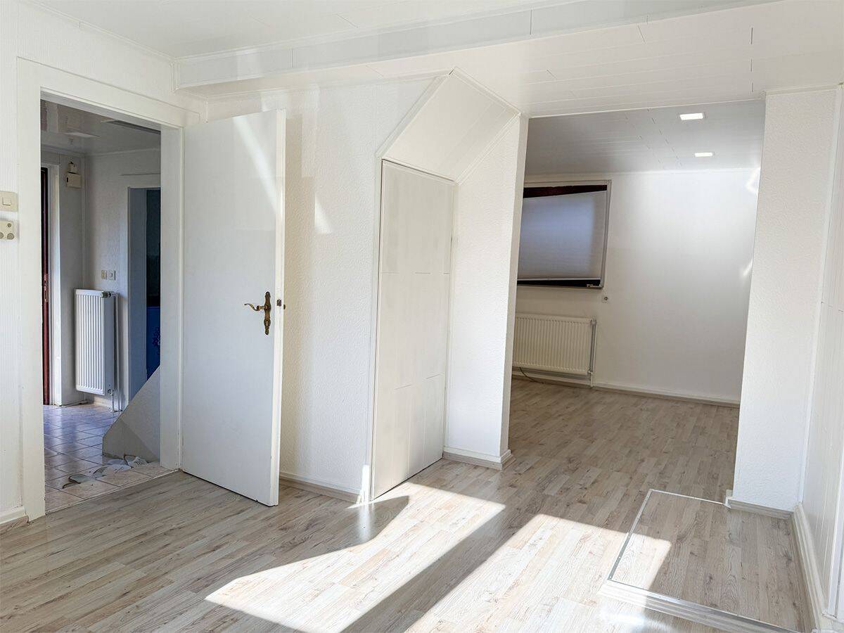 Einfamilienhaus mit großem Grundstück & genehmigtem Erweiterungspotenzial – Mönchengladbach – Vorschaubild 2