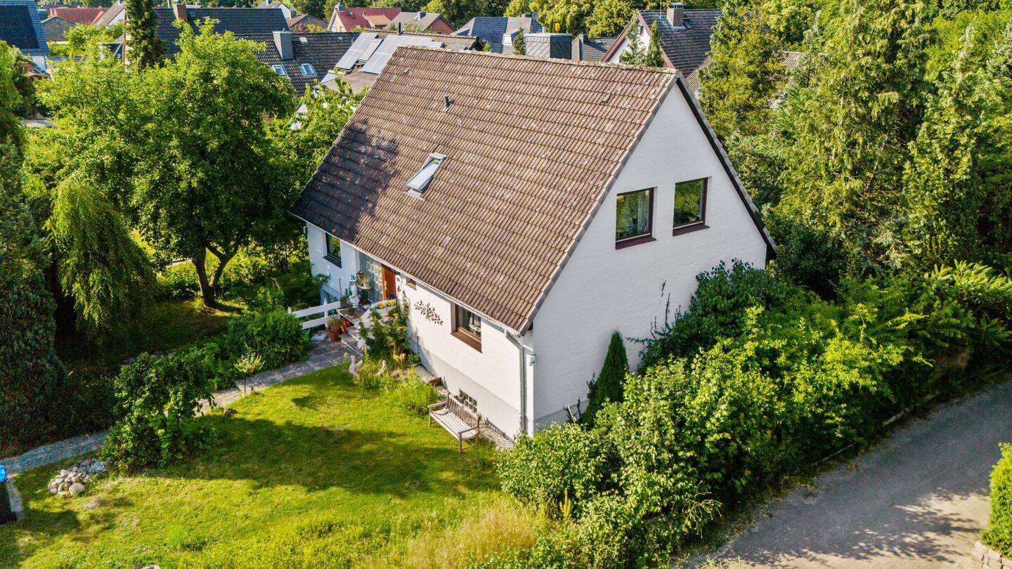 Liebevoll gestaltetes Einfamilienhaus am Bramfelder See - ruhige Lage, toller Garten und viel Platz zum Leben – Hamburg – Bild 1 von 9