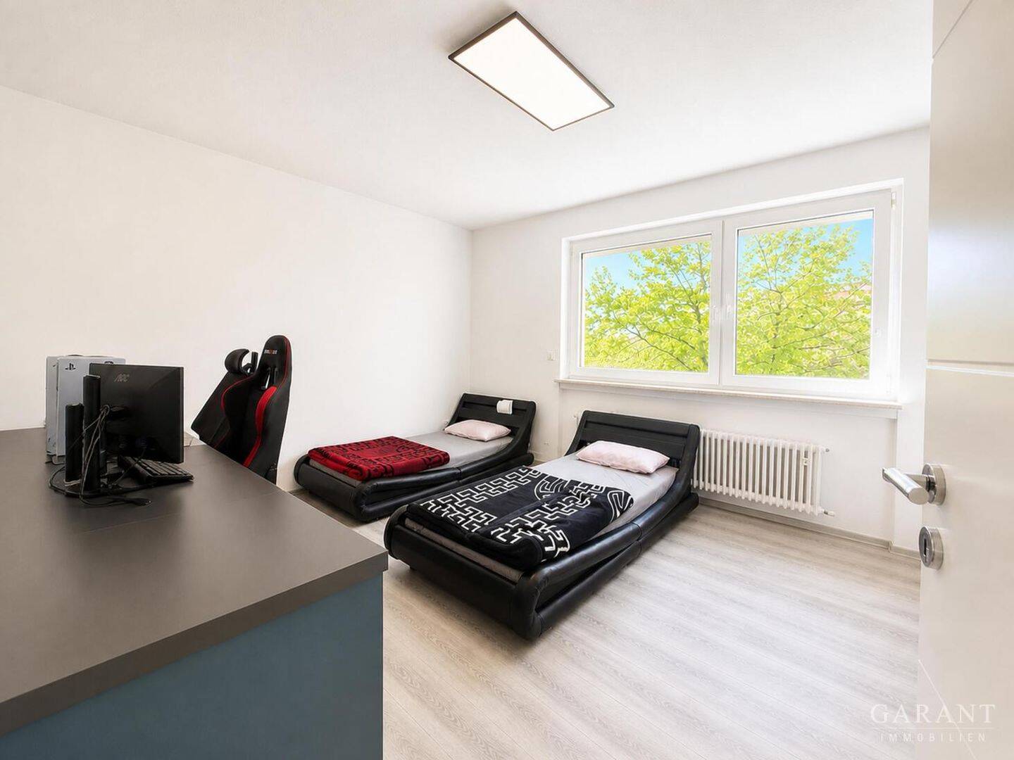 Stilvolle 2 Zimmer-Wohnung mit Balkon, TG-Stellplatz und Schwimmbad in Top-Lage - München Perlach – München – Vorschaubild 4