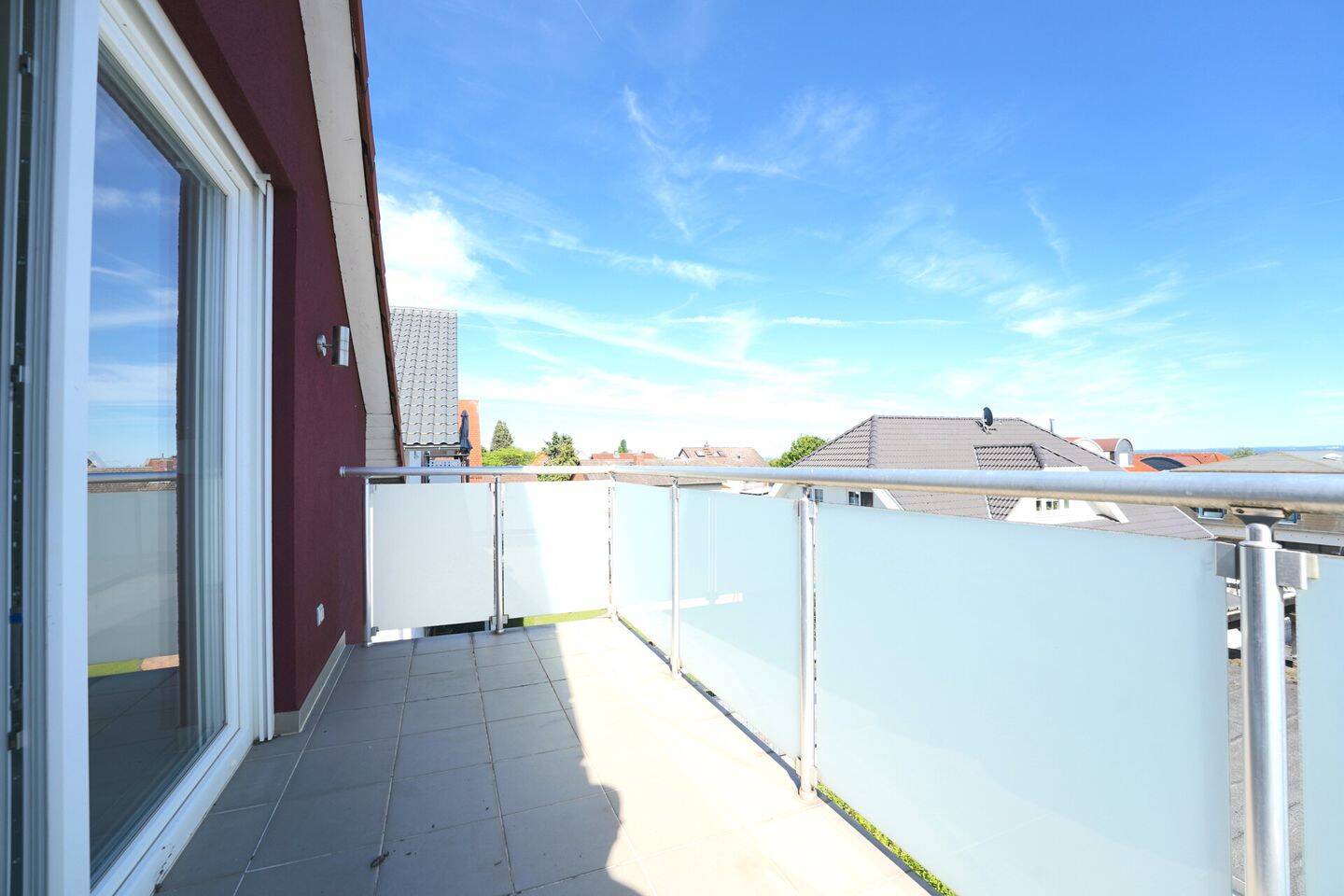 Gepflegte 2-Zimmer-Eigentumswohnung mit Balkon in gefragter Wohnlage von Flörsheim-Wicker – Flörsheim – Vorschaubild 2