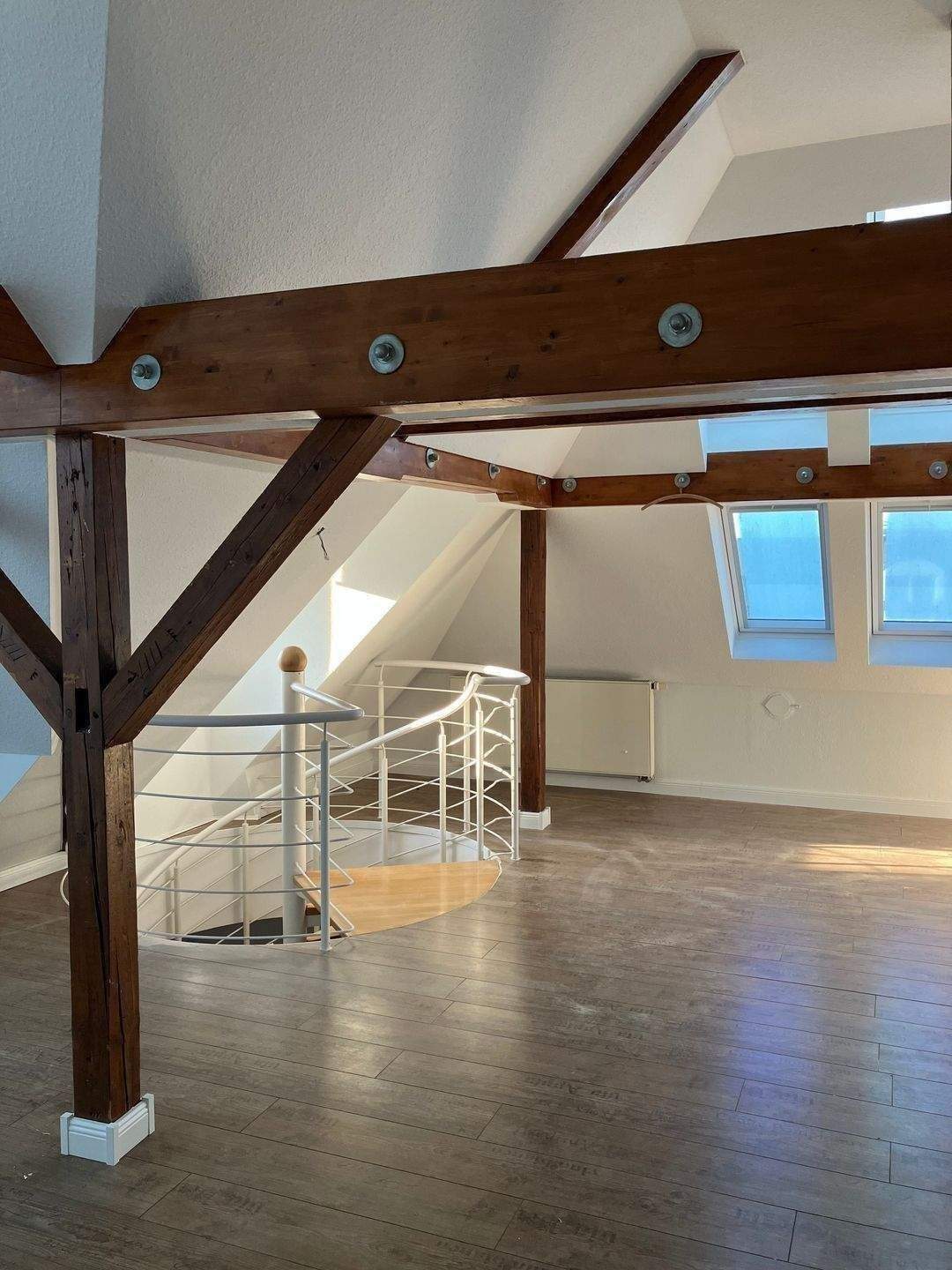 Großzügige 2,5-Raum-Dachgeschosswohnung mit großer Wohnküche auf dem Kaßberg – Chemnitz – Vorschaubild 6