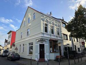 EINS DER SCHÖNSTEN! Altbremer-Wohn-/Geschäftshaus mit Stuckfassade in ruh. Wohnstrasse in Alt-Walle