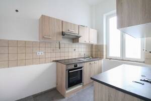 Bezugsfreie Hochparterre-Wohnung mit hohen Decken und zentraler Anbindung – 70374 Stuttgart – Vorschaubild 4