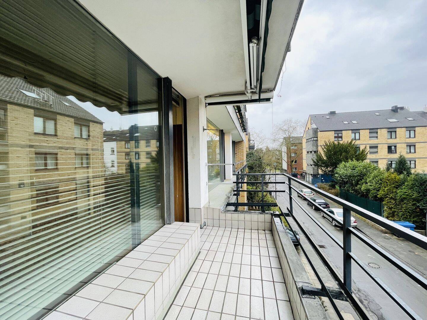 4-Zimmer WG-vermietete Wohnung in Düsseldorf-Eller - ca. 1.850 € Warmmiete
