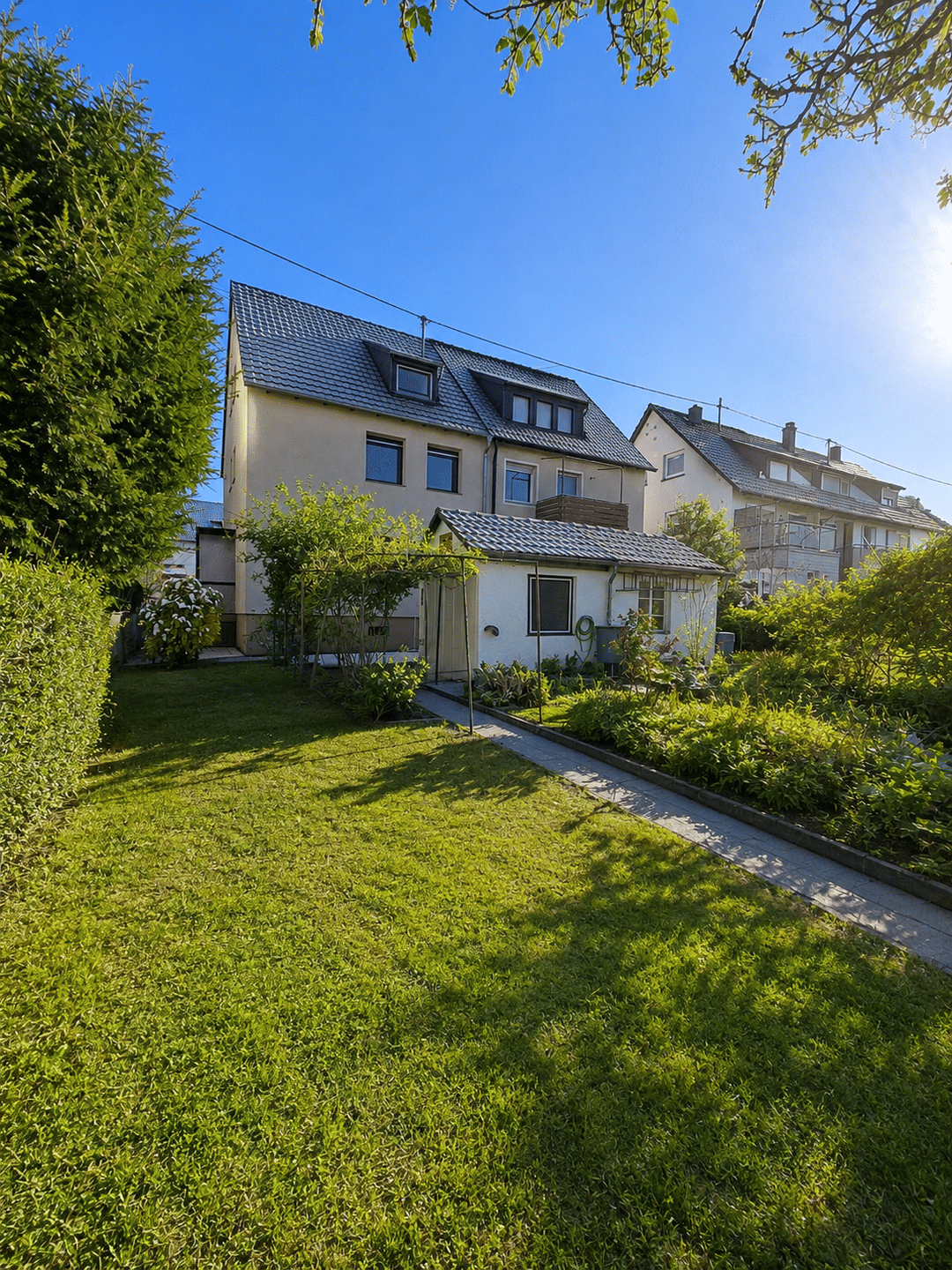 ** Wohn- und Investmentchance: Mehrfamilienhaus mit großem Garten ** – Stuttgart – Vorschaubild 2