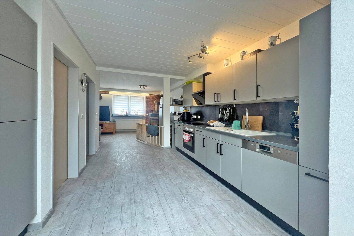 Renoviertes EFH mit neuwertiger Doppelgarage in idyllischer Wohnsiedlung nahe des Klosters – Hermeskeil – Vorschaubild 5