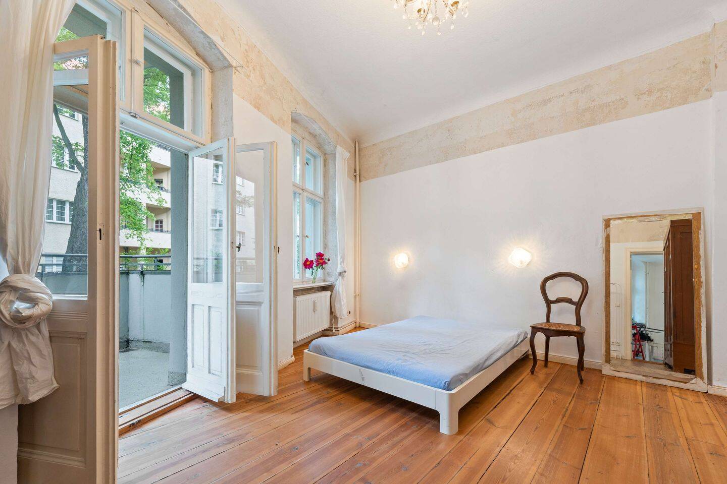 Flexible Ruhe-Oase in Pankow: Bezugsfreie 2,5-Zimmer-Whg. in top-gepflegtem Altbau! – Berlin – Vorschaubild 2