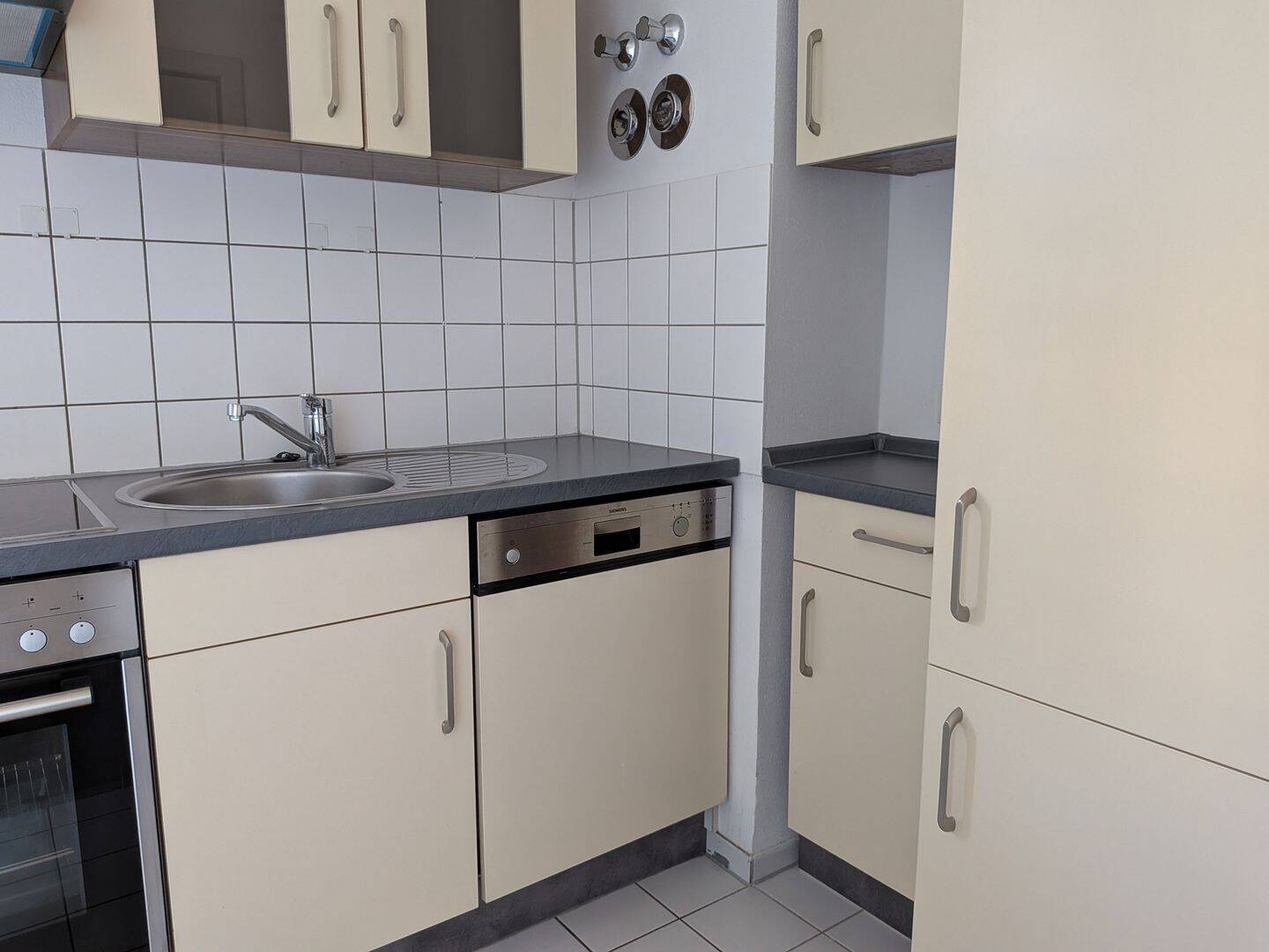 Renovierte Altbauwohnung mit großem Balkon – provisionsfrei, leerstehend ab 01.08., 5 Gehminuten zum Hauptbahnhof – Nürnberg – Vorschaubild 7