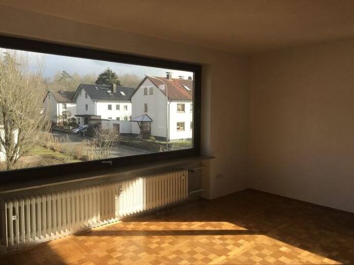 3-Zimmer - Wohnung mit Balkon im 1. Obergeschoss