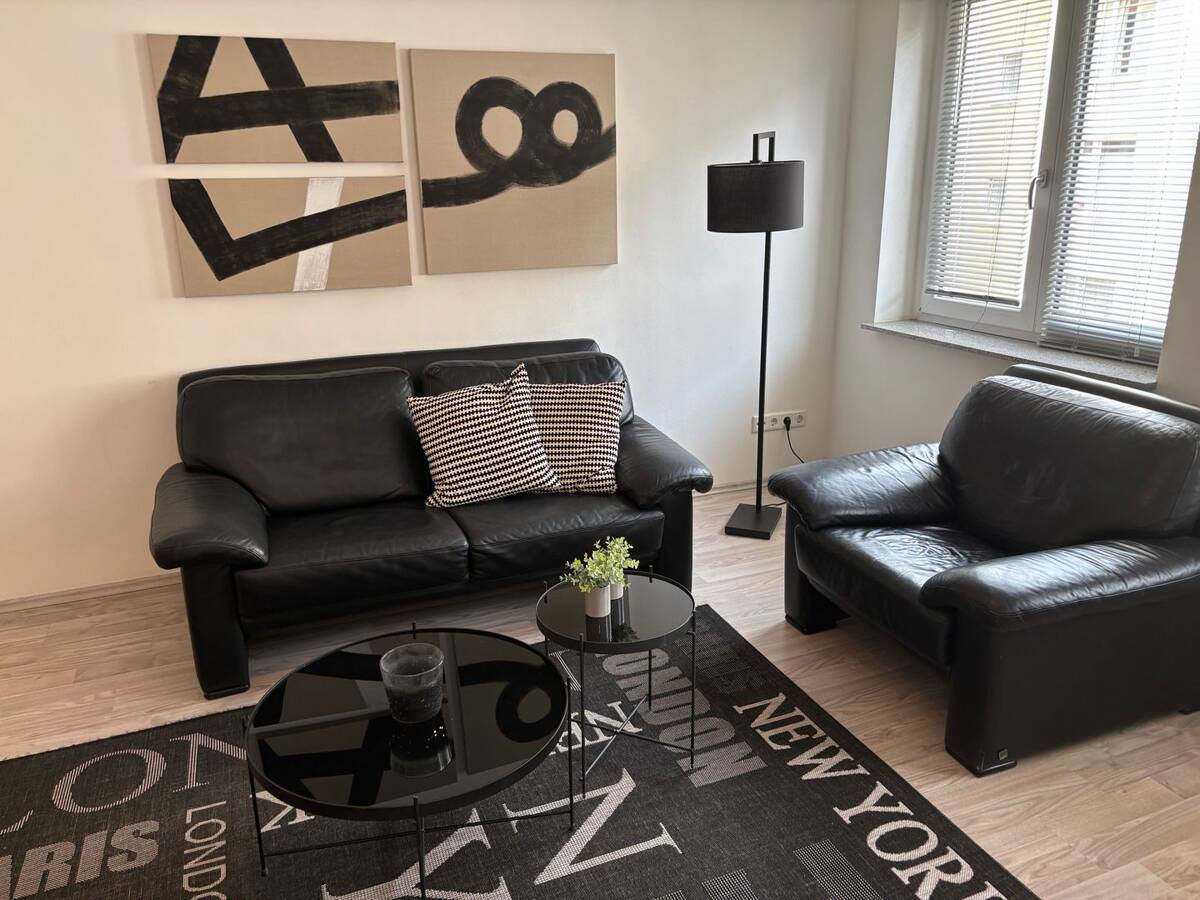 2 Zimmer Apartment in Pempelfort – 40479 Düsseldorf – Bild 1 von 9