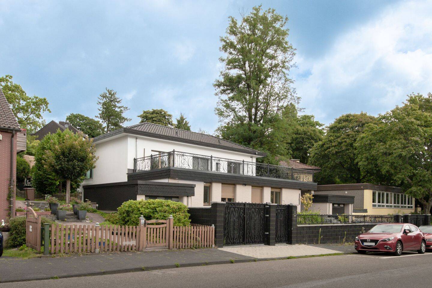 Ein Ort zum Ankommen – Exklusive Villa mit weitläufigem Garten, Innenpool und Einliegerwohnung – Mülheim an der Ruhr – Vorschaubild 2