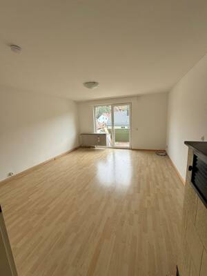Helle 3-Zimmer-Wohnung mit schönem Ausblick in Stuttgart-Obertürkheim – 70329 Stuttgart – Vorschaubild 3