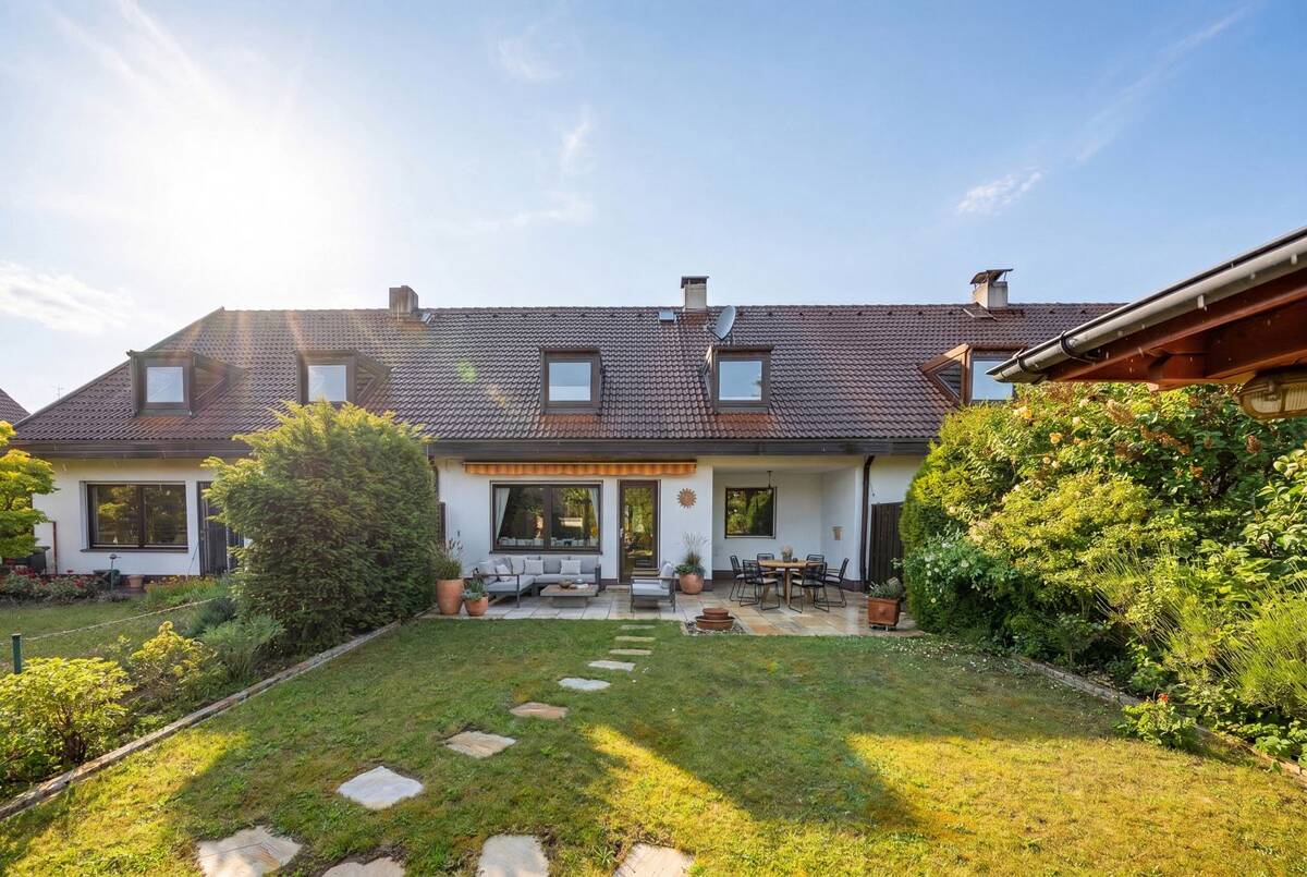 Großzügiges Reihenhaus mit schönem Garten in ruhiger Umgebung – 81739 München – Bild 1 von 9