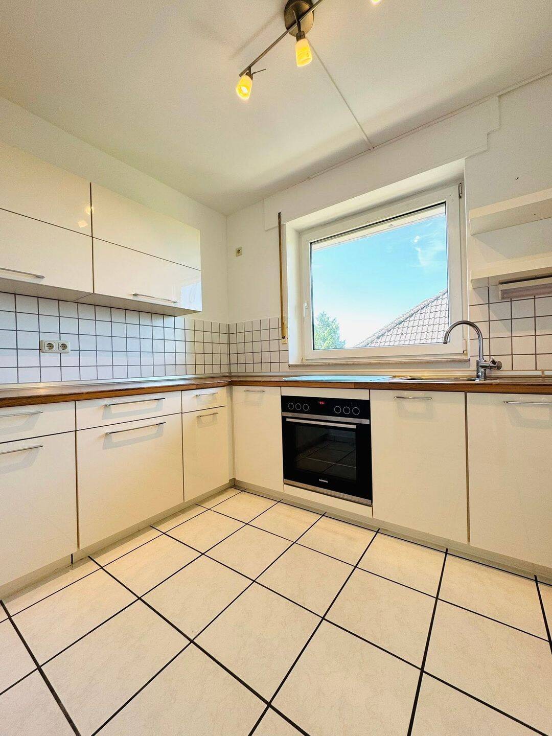 ++ MIETWOHNUNG: Lichtdurchflutete 3 Zimmer mit Balkon und Grünblick! ++ – Bedburg – Vorschaubild 6