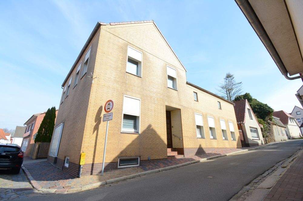 Großes modernisiertes Einfamilienhaus im Herzen von Meldorf – Meldorf – Bild 1 von 9