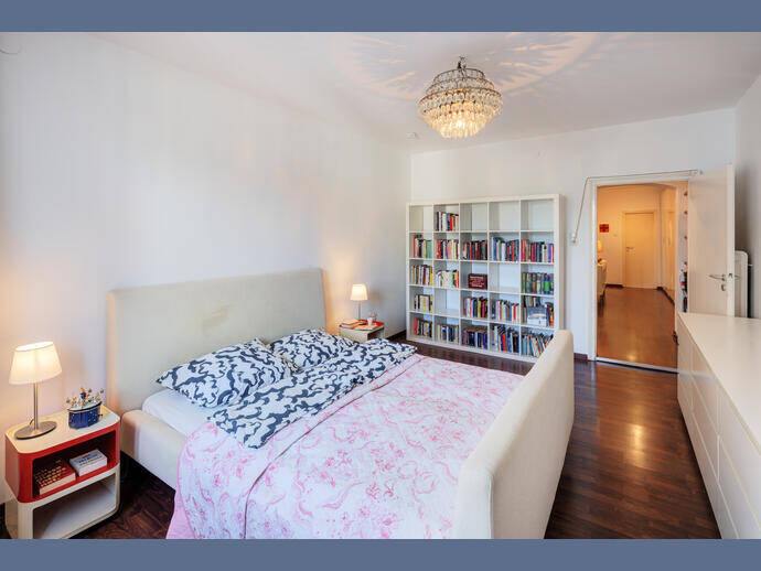 Möbliert: Geräumige Wohnung in der Hohenzollernstraße zur Miete – München – Vorschaubild 4