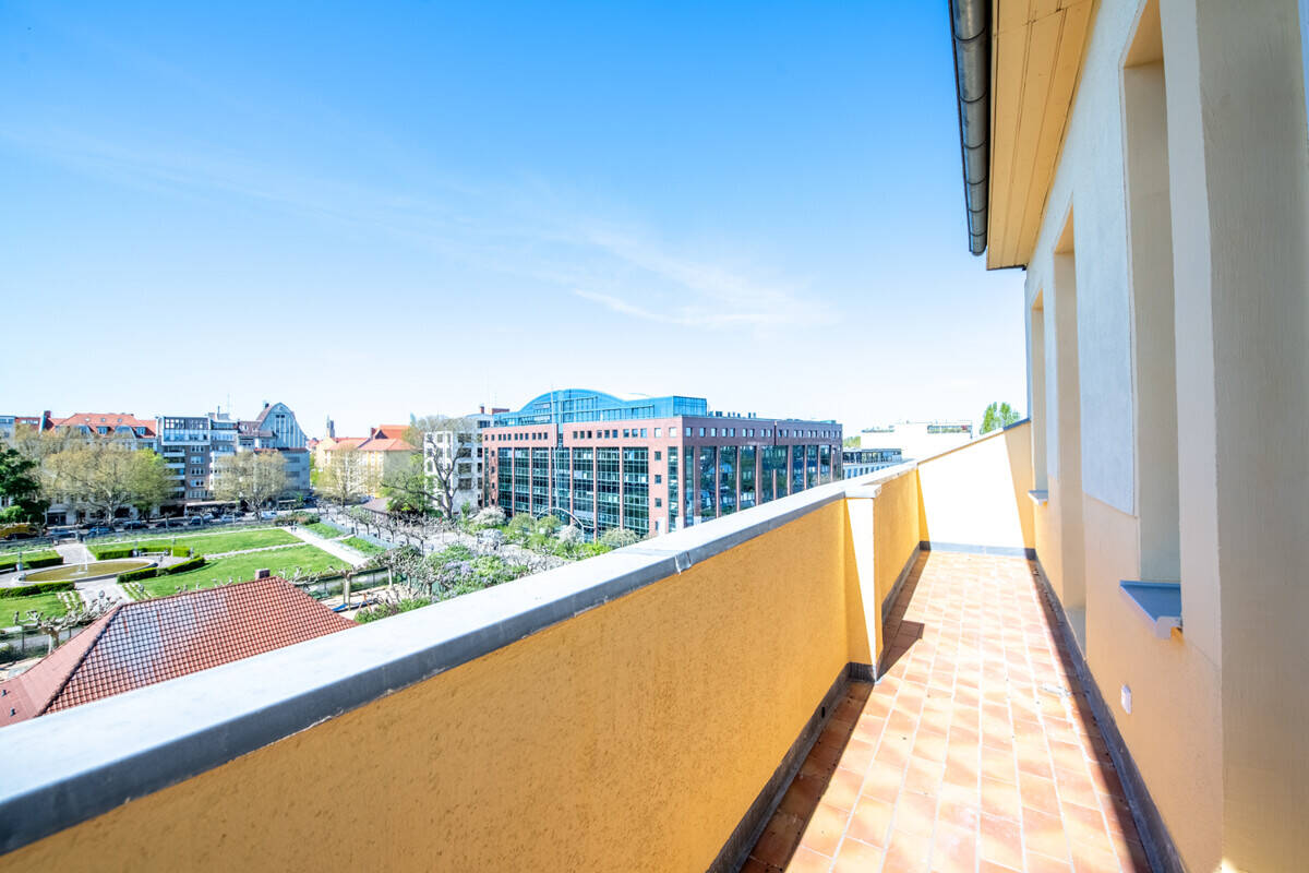 Lichterfülltes Domizil am Mierendorffplatz mit großem West-Balkon I bezugsfrei I saniert – Berlin – Vorschaubild 2