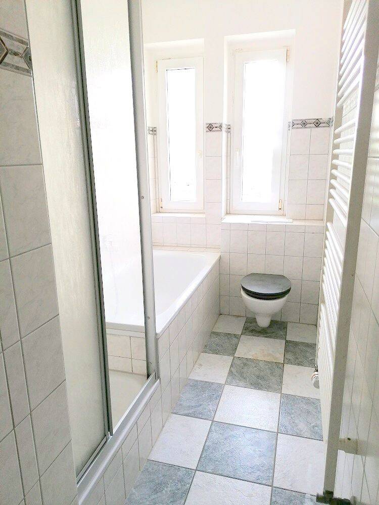 !! 4-Zimmer-Wohnung mit Balkon, Laminat und Parkett !! – Chemnitz – Vorschaubild 6