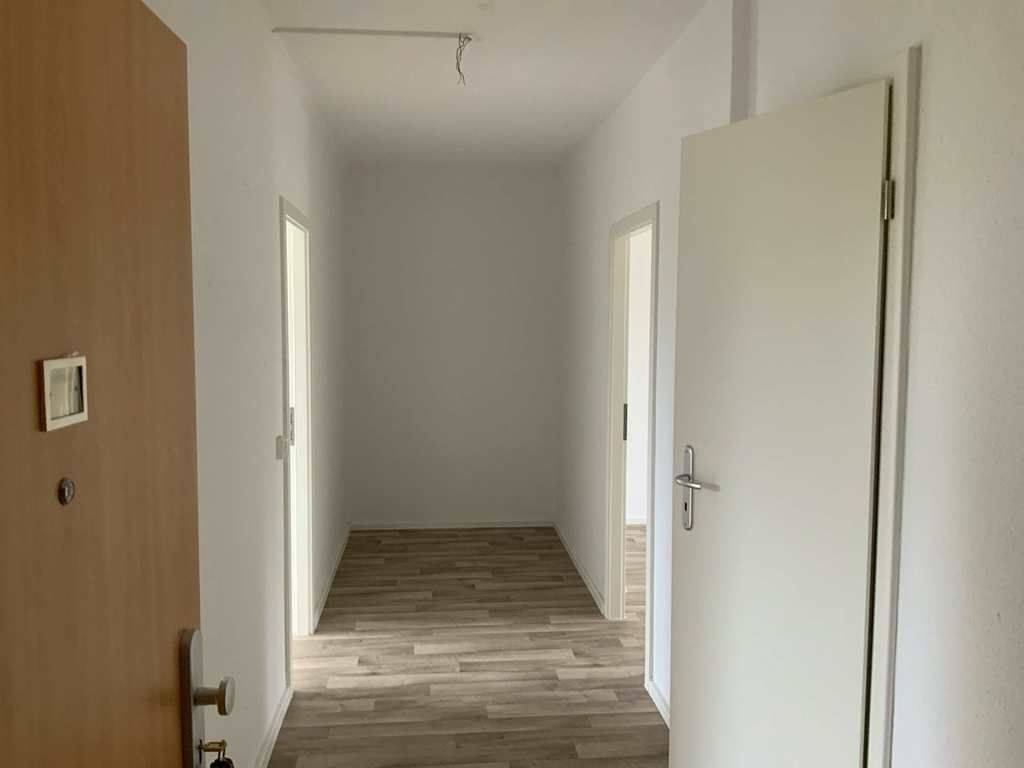 Frisch sanierte 3-Zimmerwohnung mit Balkon und Dusche im 1. OG.