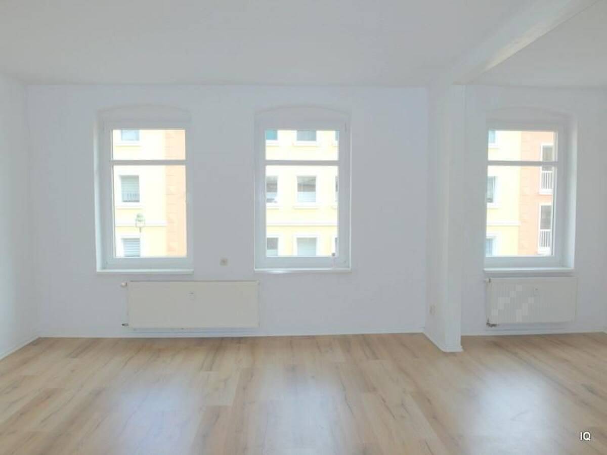 Ab sofort zu haben: Gemütliche 1-Zimmer-Wohnung mit Balkon (Hofseite), separater Küche und Badewanne – 39112 Magdeburg – Bild 1 von 9